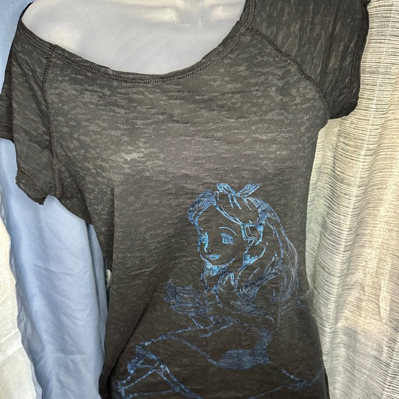 Disney ~ Junior’s Alice In Wonderland Graphic T-Shirt - Size Small/Medium - Picture 5 of 6